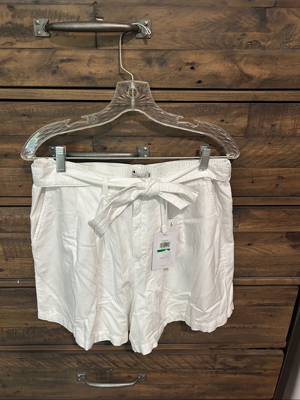 Tommy Hilfiger White PaperBag Tie-Waist Pleated Shorts. Preppy. High rise